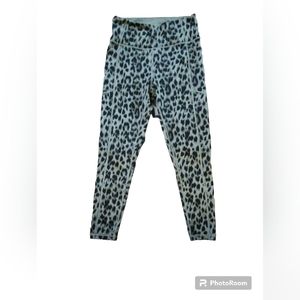 Victoria's Secret womens leggings.       Size 8